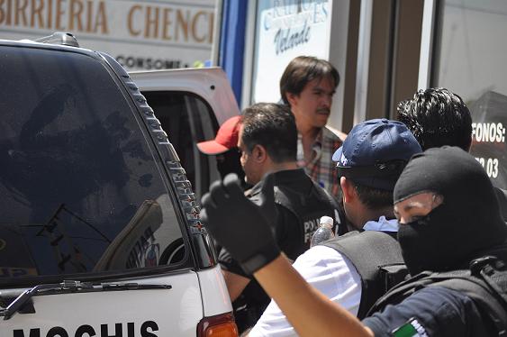 Operativo para detener a 3 personas