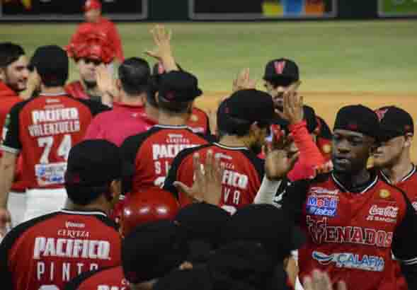 VENADOS-SE-ACERCA-EN-LA-SERIE-04-ENE (1)