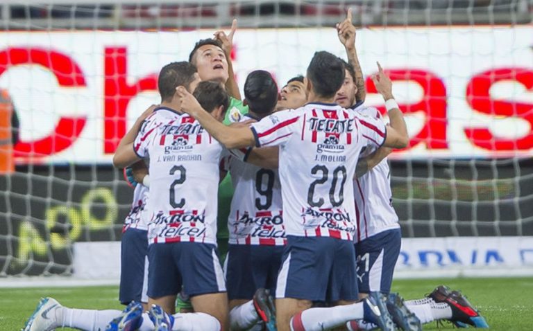pulido-resto-equipo-celebran-gol