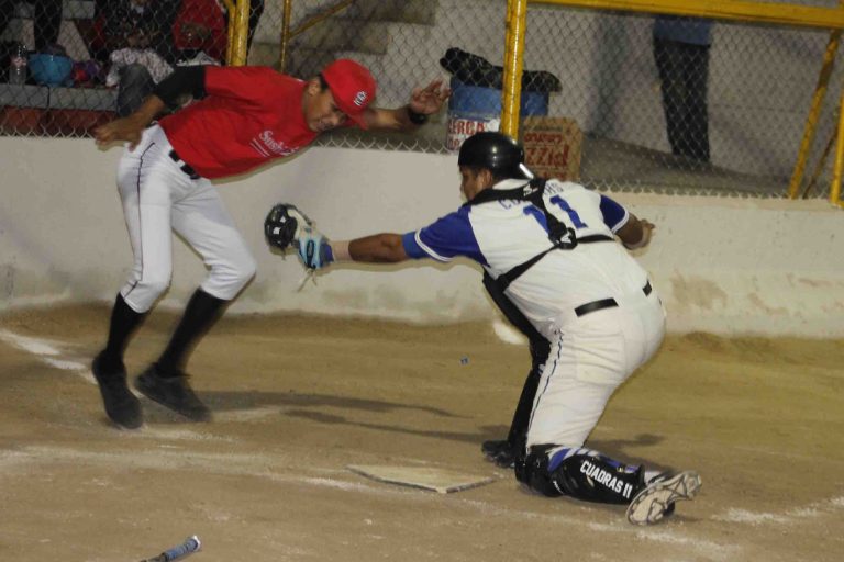 Jesús Félix es puestro out en home