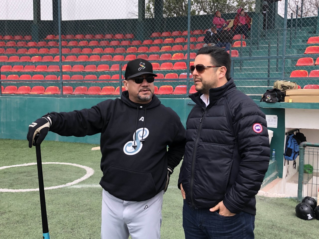 thumbnail_Roberto Chapo Vizcarra platica con Ing César H Cantú García, Pdte de Saraperos