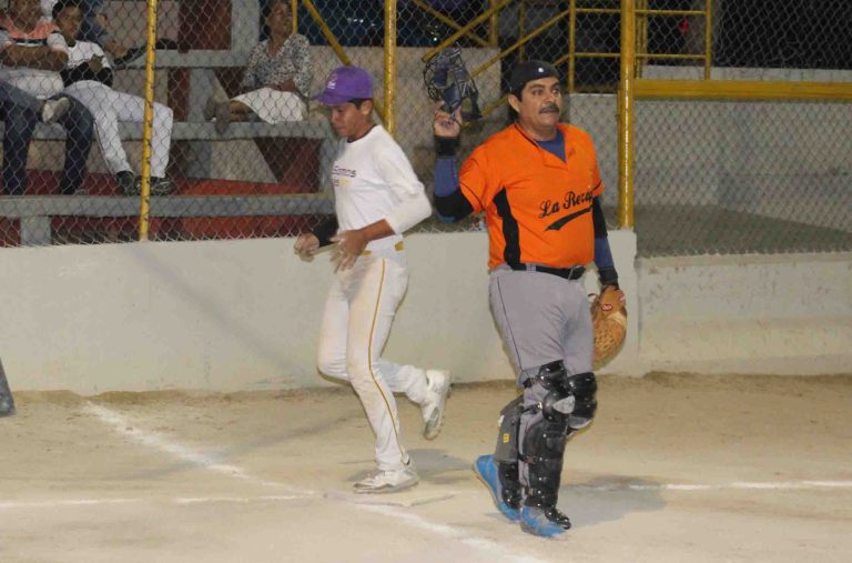 José María González, bateó de 6-6
