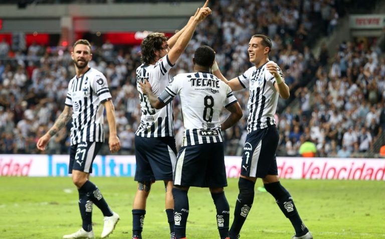 pizarro-autor-triunfo-felicitado-companeros