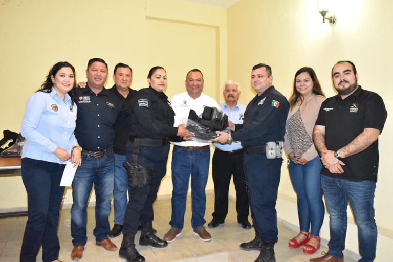 thumbnail_uniformes a policias6