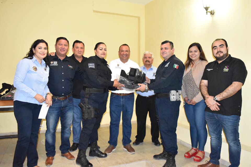 thumbnail_uniformes a policias6