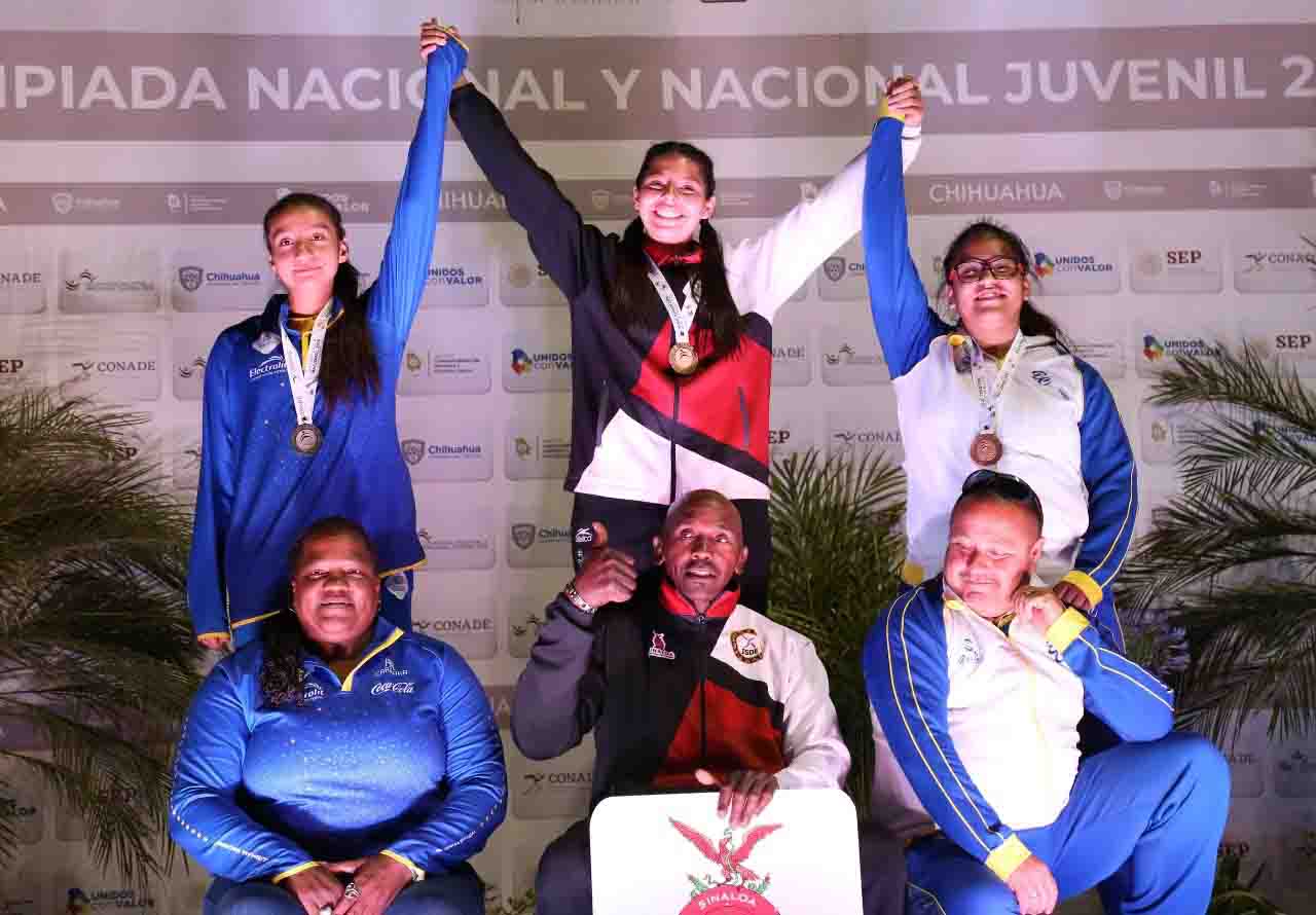 Mariano Delis y Carolina Quinónez.jpg