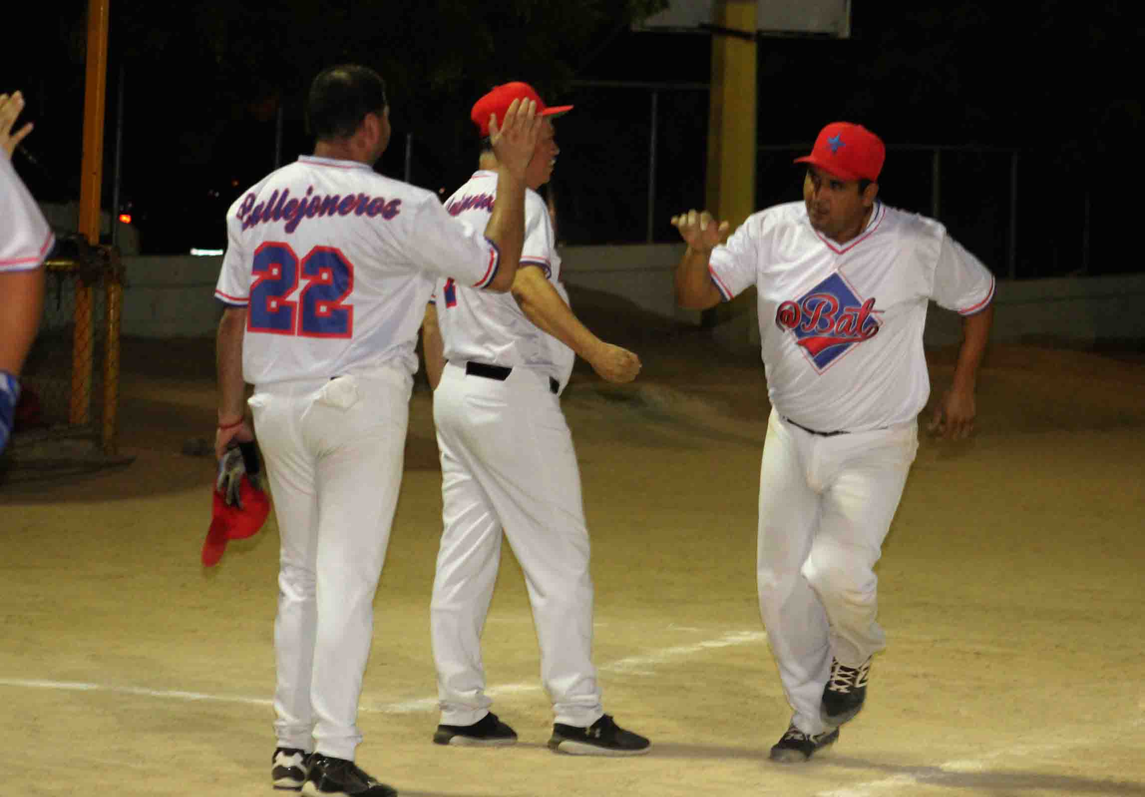 Enrique Barrera pegó jonrón de tres carreras en el primer inning - copia
