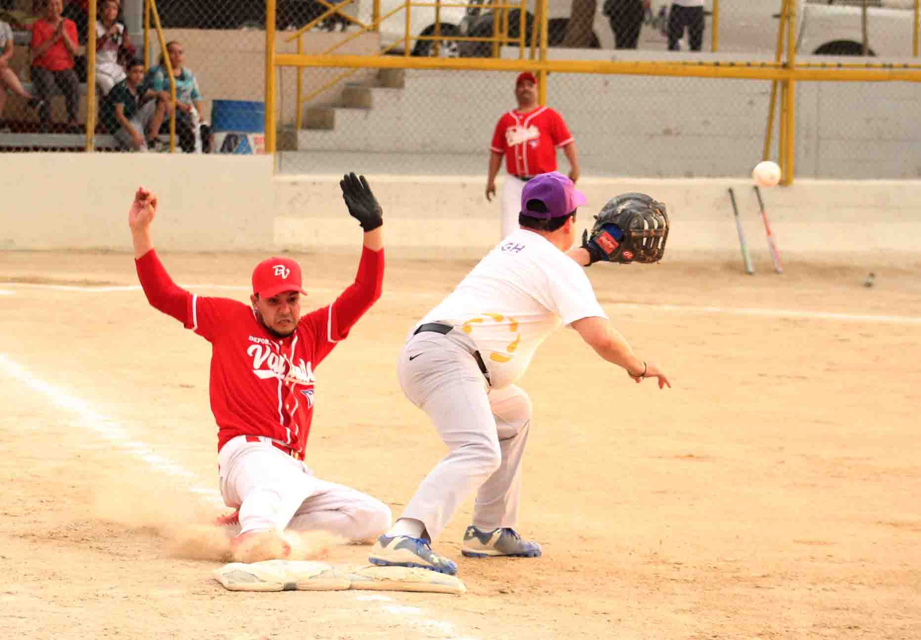 Jorge Serrano llega barrida para ganar la primera con hit de piernas