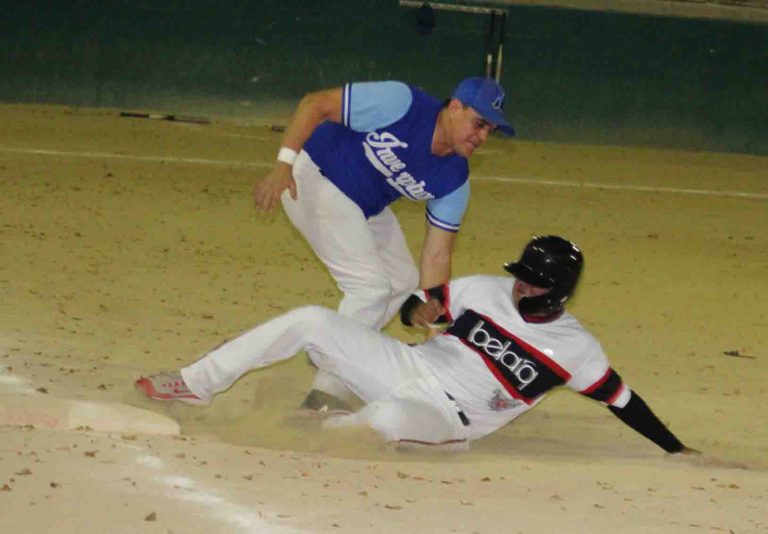 Yair Medina es out en primera