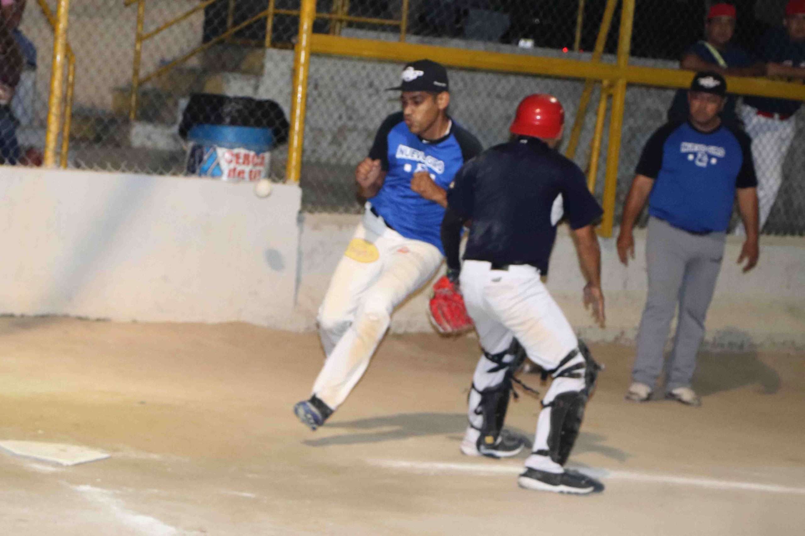 Hugo Melendrez anota carrera después de impulsar dos con hit en la sexta