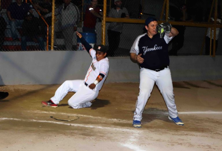 Santiago Ibarra, llega a salvo a home