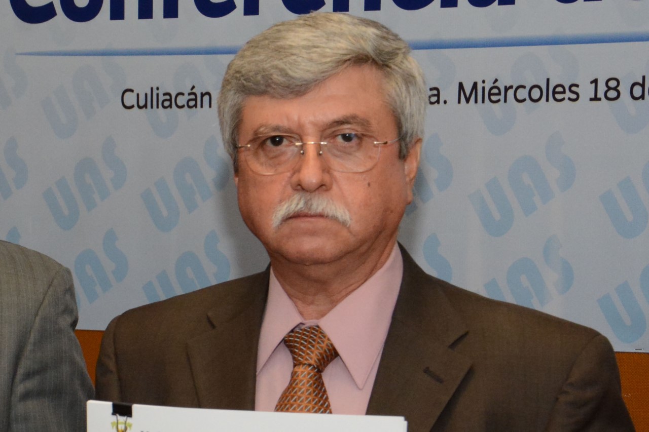 thumbnail_Dr. Efrén Encinas