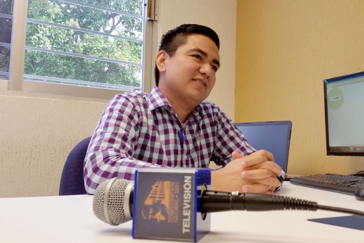 thumbnail_INFORMATICA ARTURO YEE SOBRE SEGURIDAD EN REDES SOCIALES (7)