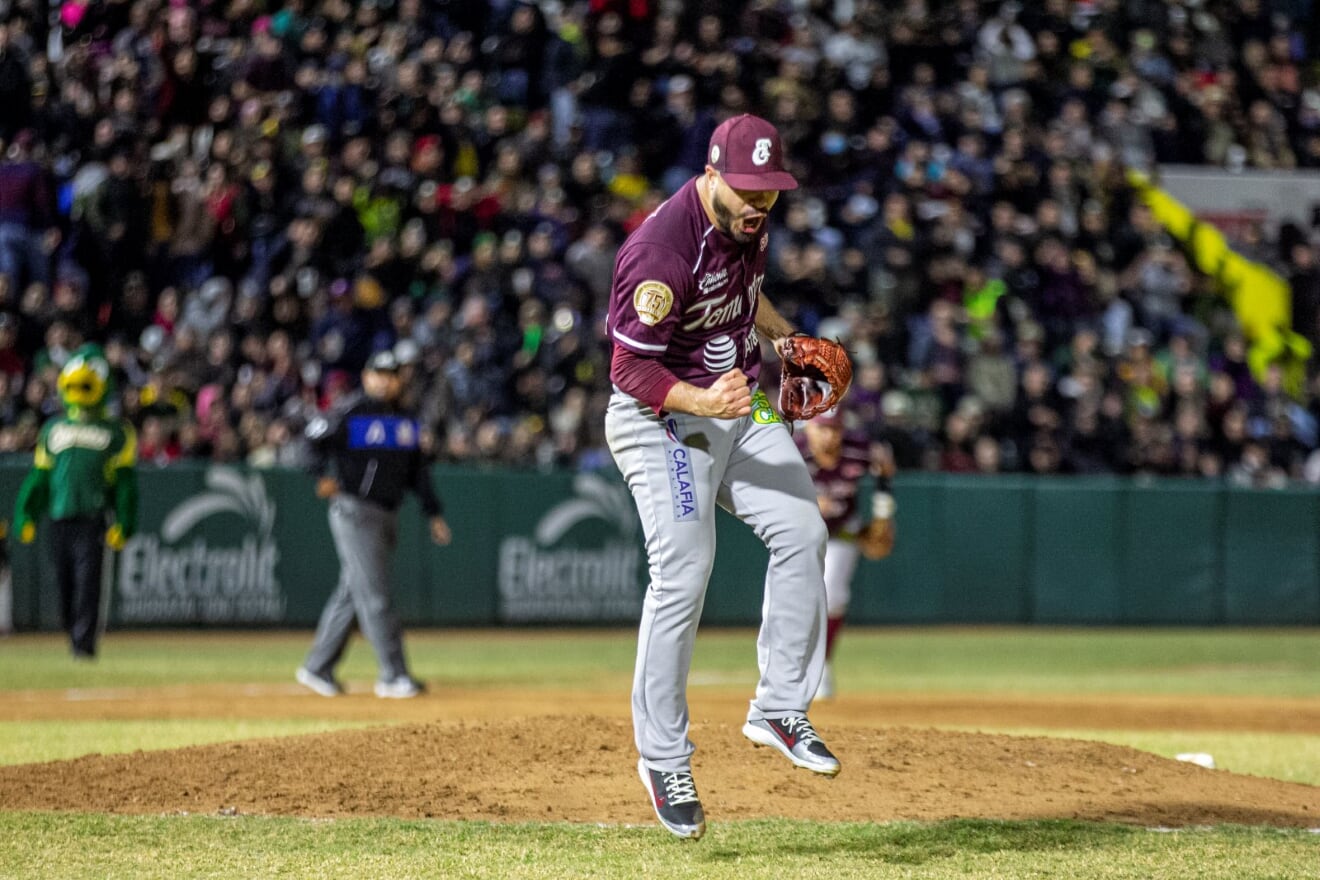 MANNY PERREO EN PONCHE A SAUL SOTO