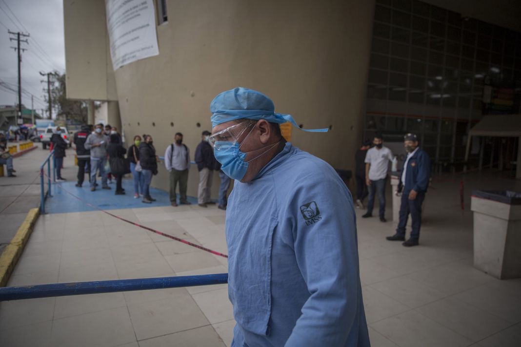 Confirman autoridades estatales carencias y desabasto en las clínicas del IMSS de Tijuana.