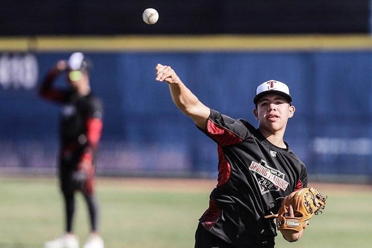 Carlos Urias