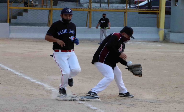 Iván Leyva se embasa en error del primera base