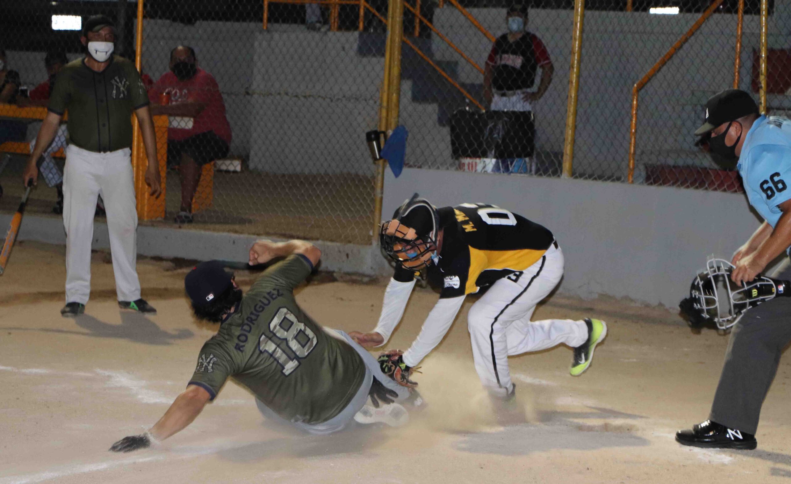Jorge Ochoa es out en home