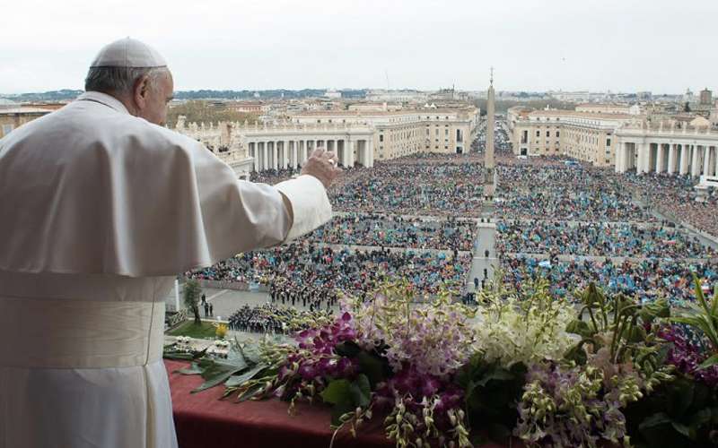 PapaFrancisco_UrbiEtOrbi_Balcon_VaticanMedia