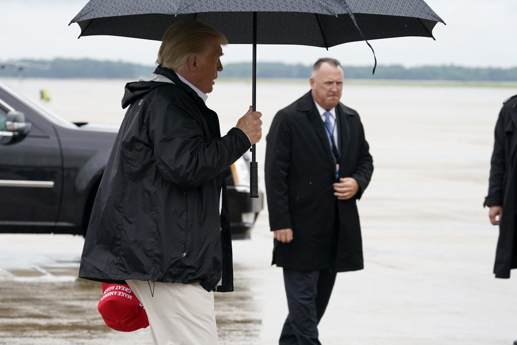 trump-laura-AP-1024x683
