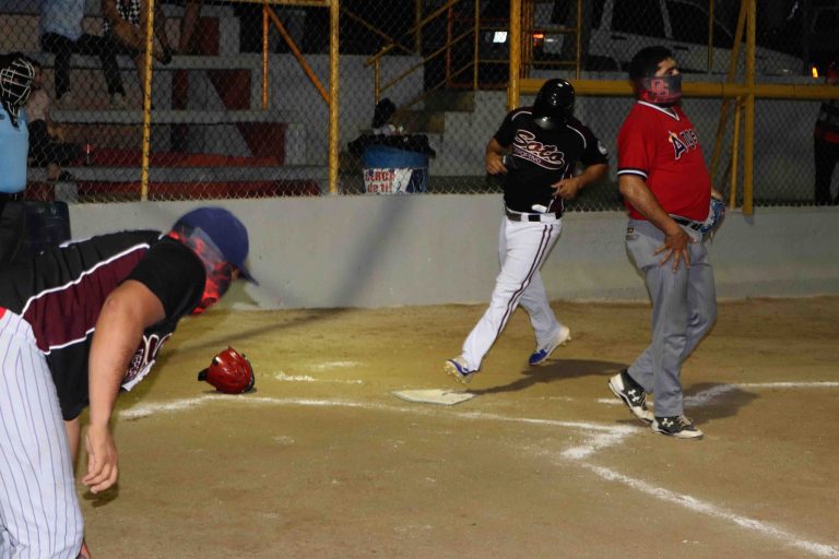 Esteban Gallardo, anotan