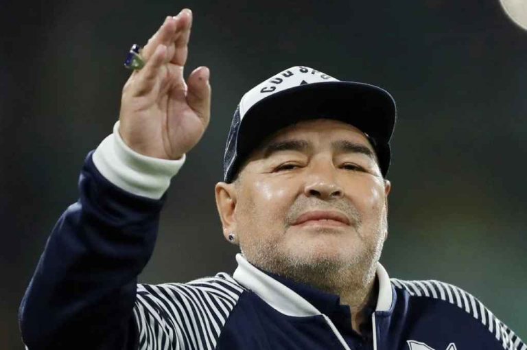 334364_maradona12212