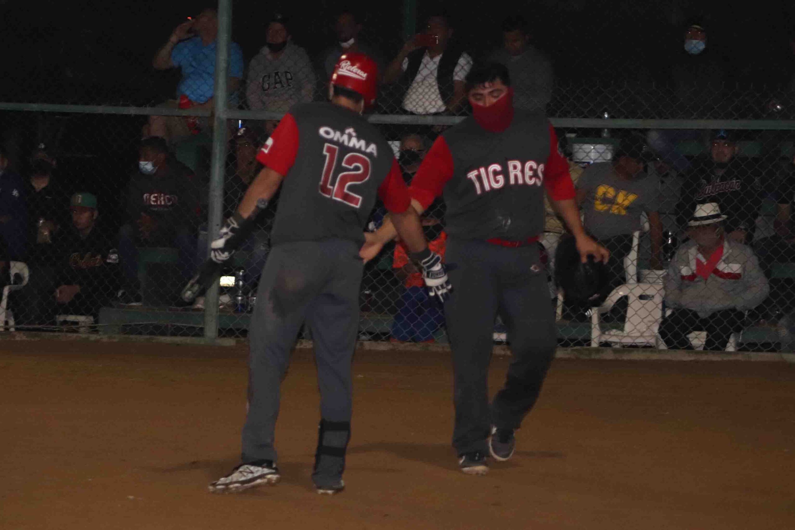 Ernesto Sánchez anotó la primera carrera de los Tigres