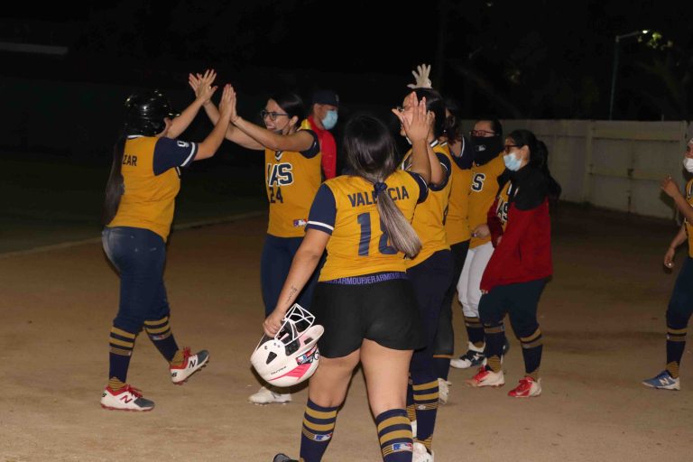 festejan pase a la final-1