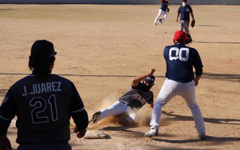 Aldo Beltrán safe en tercera