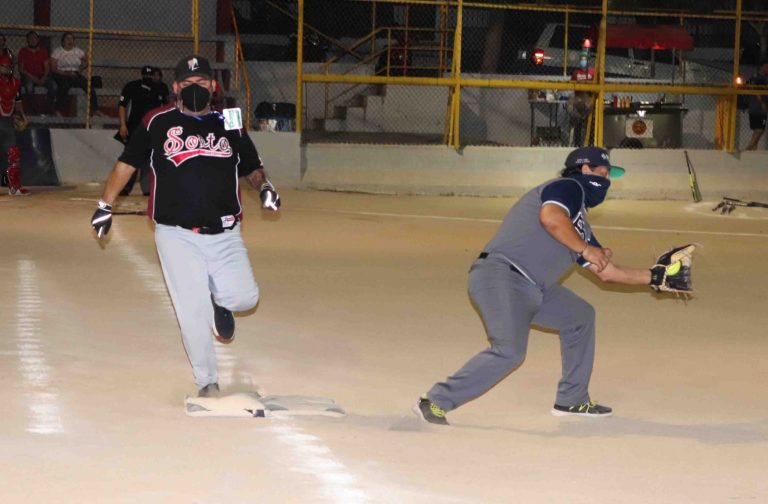 Gerardo Rubio se embasa en error del segunda base