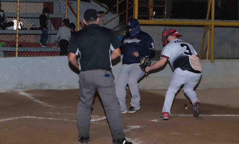 Alonso Cuevas es out en home