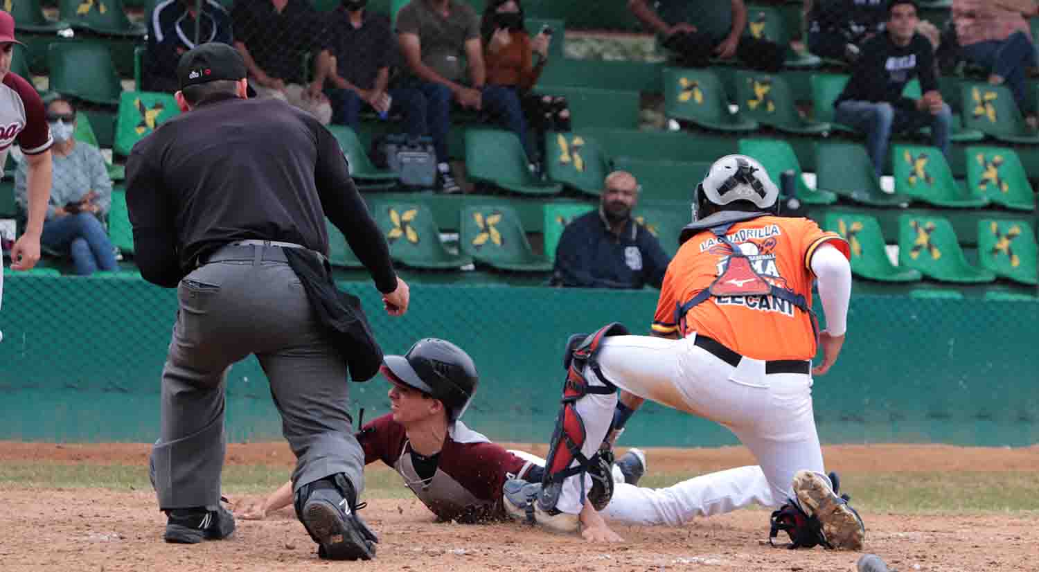 Miguel Ángel Román Jr., safe en home