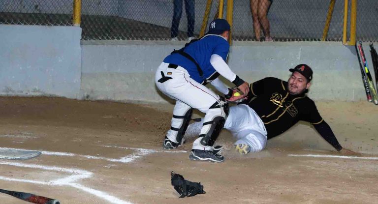 Enrique Villarreal out en home-2