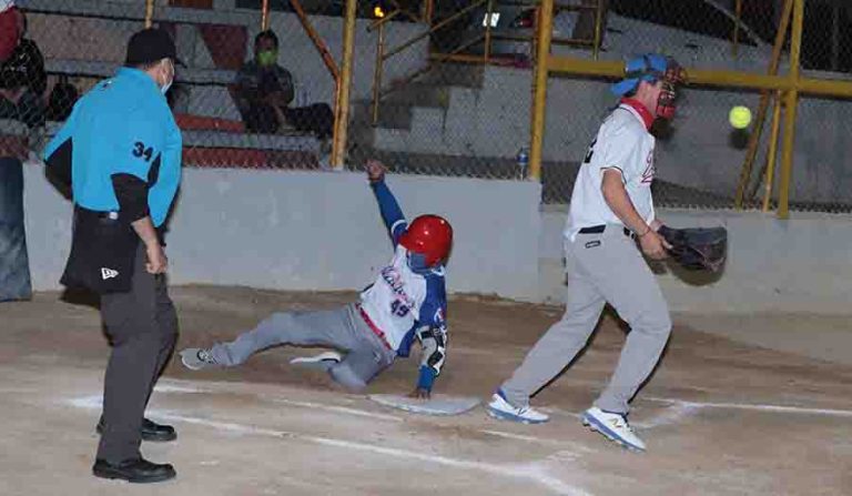 Julio Higuera anota carrera
