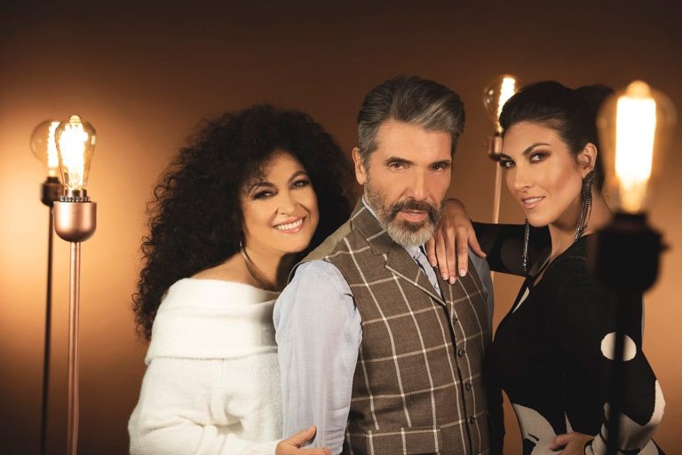 Familia Verdaguer Miguel demuestra su unión con "Happy Xmas (War is over)"