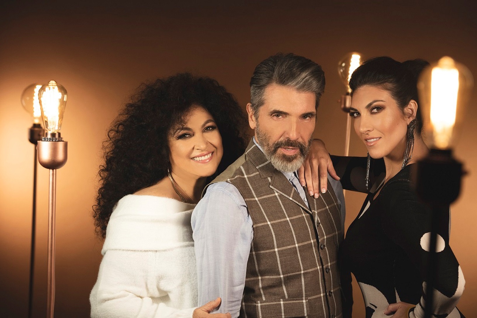 Familia Verdaguer Miguel demuestra su unión con "Happy Xmas (War is over)"