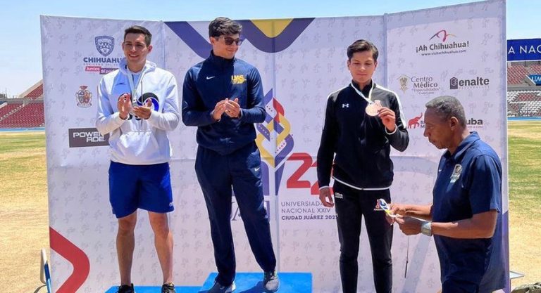 Atletas en Universiada (2)