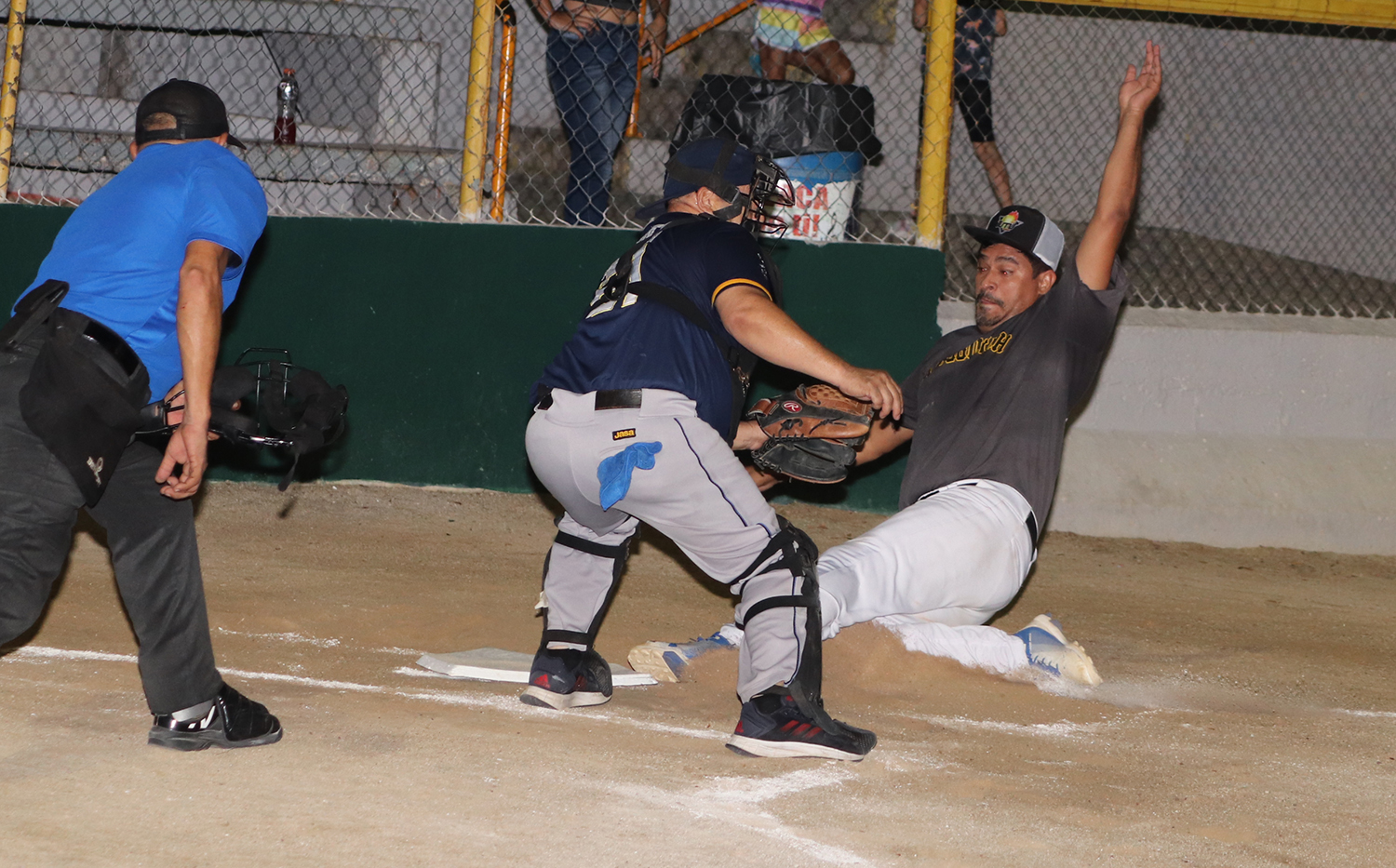 Sergio Arce anota carrera