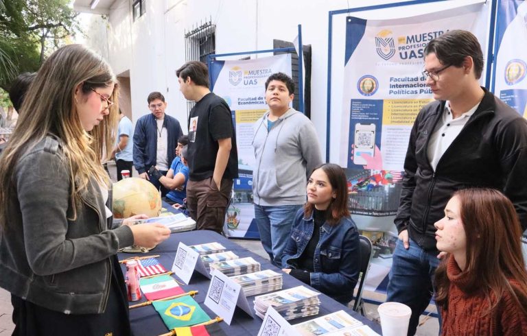 EXPOSITORES EN MUESTRA PROFESIOGRAFICA (12)