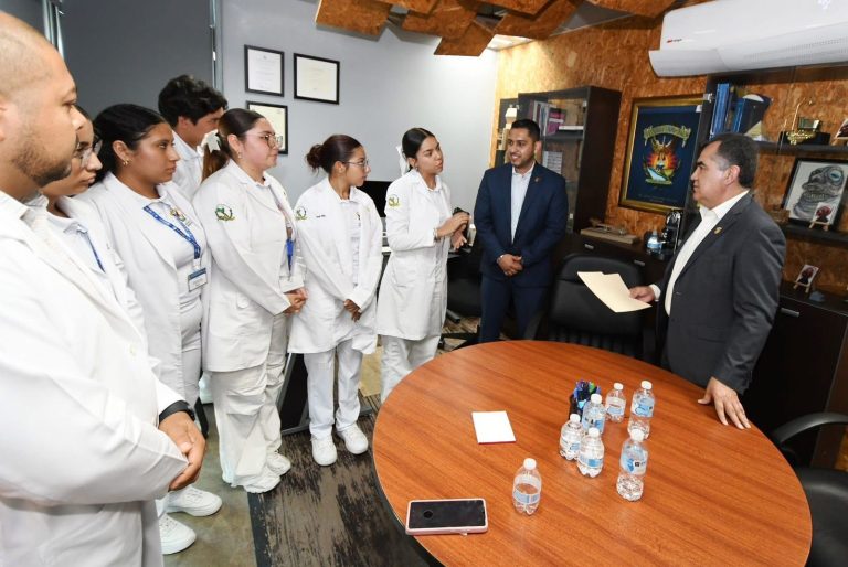 ALUMNOS MEDICINA EXT MAZATLAN