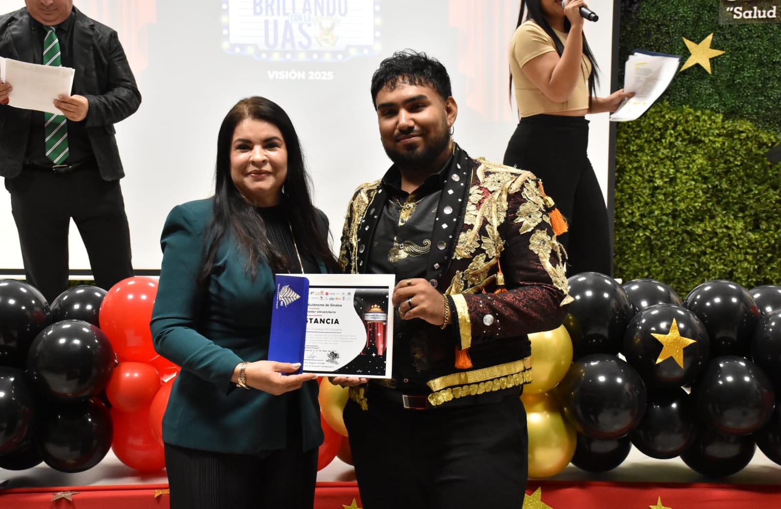 BRILLANDO CON LA UAS 3