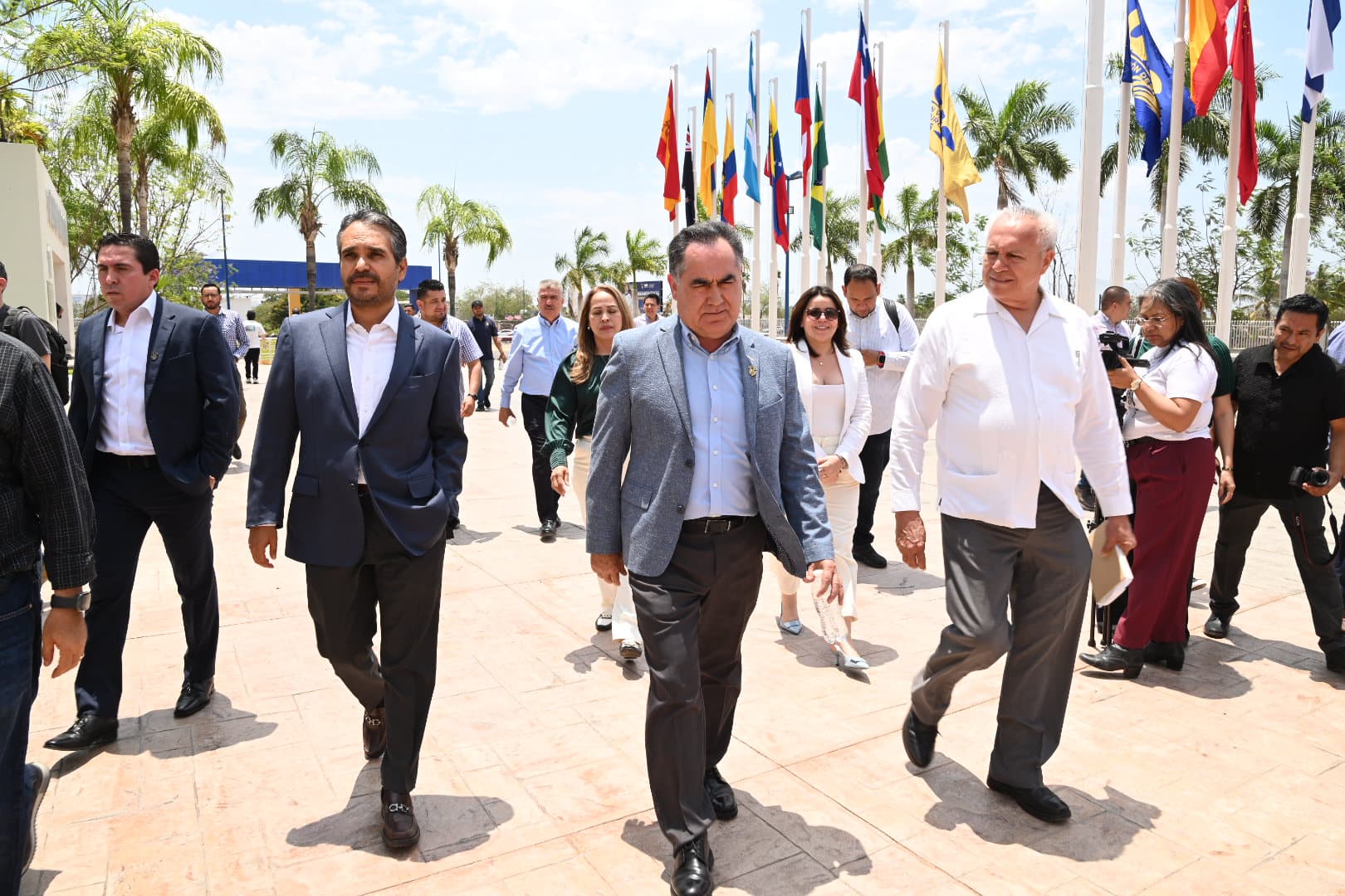 Rector Jesus Madueña Molina recorrido en campus Buelna