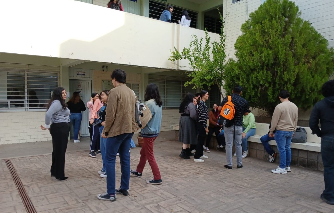 UAS LISTA (4)