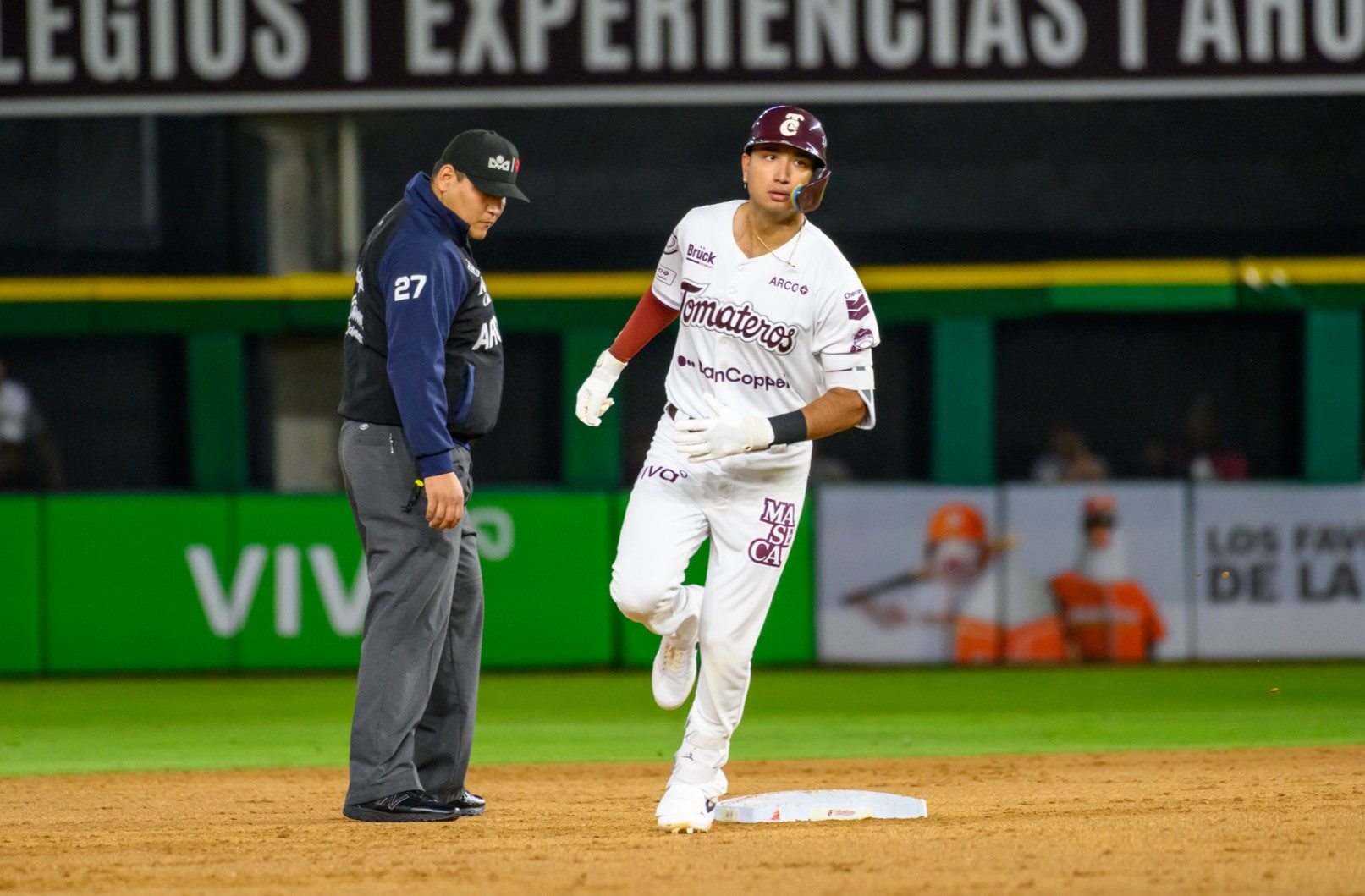 Luis Verdugo recorre bases tras HR